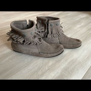 Minnetonka double fringe booties- womens 9